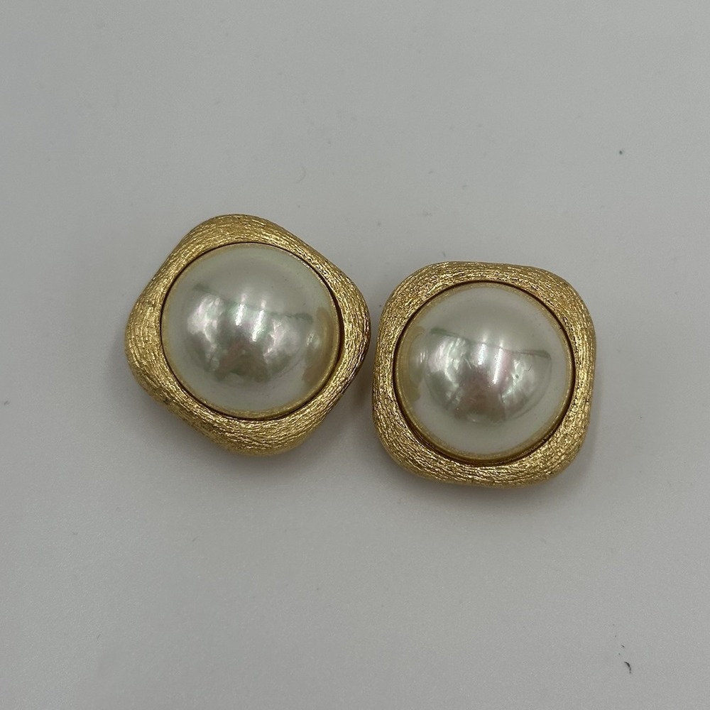 VTG 1980s Christian Dior Square Cube White Round Pearl Gold Clip Earrings Design